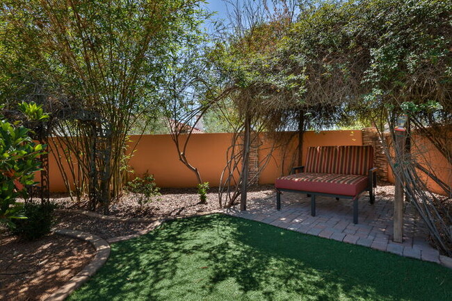 Building Photo - 1307 E Treasure Cove Dr