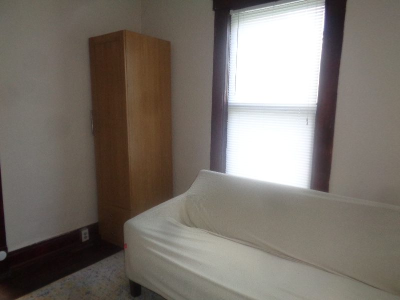 Building Photo - 803 Dewey Ave