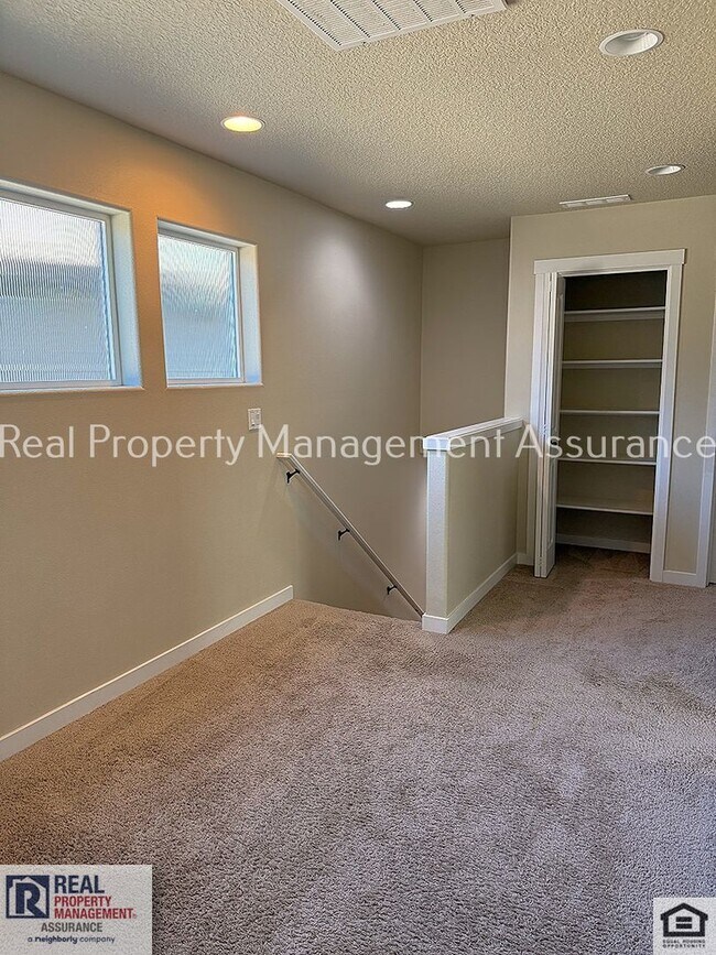 Building Photo - 410 SW Basilone Terrace