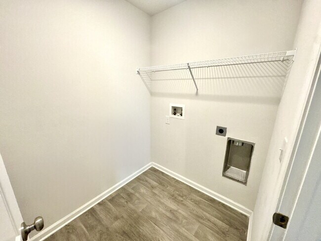 Building Photo - New rental in Brighton Oaks! Conveniently located off Hwy 231, this community conveniently close ...