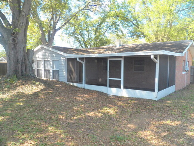 Building Photo - 3/1 Home W/ Fenced Yard/ Lanai!