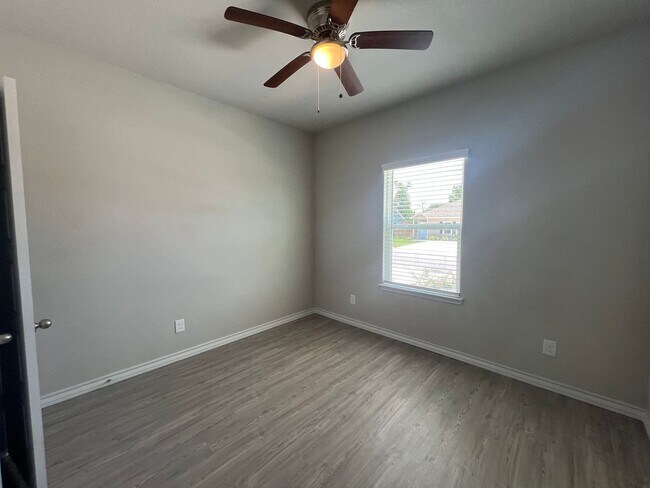Building Photo - Elegant Home in Seguin!
