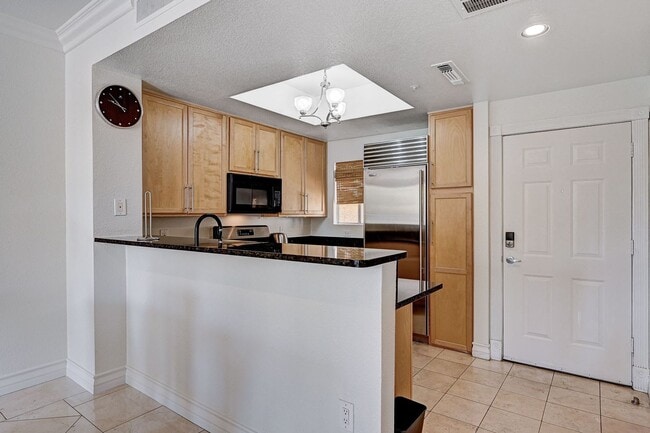 Building Photo - Luxurious Meridian Condo. Live 24/7 Guard ...
