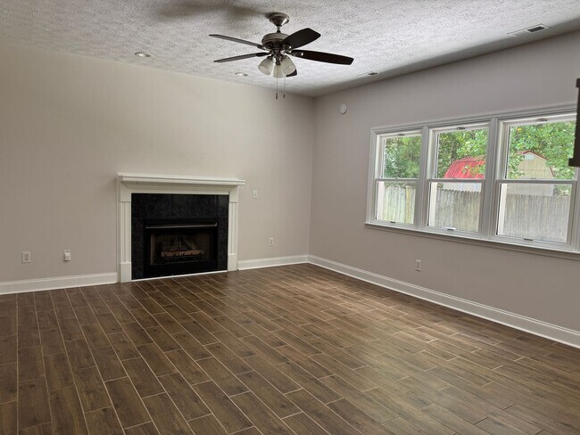 Building Photo - 116 Realini Dr