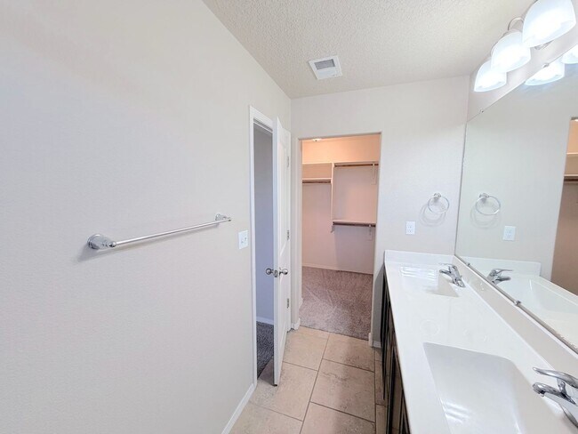 Building Photo - Beautiful 3-Bedroom Home in Tierra Oeste near Ladera/Unser. Refrigerated Air!