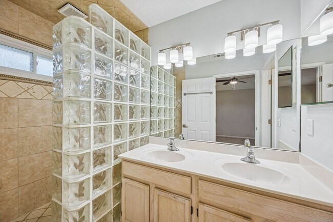 Building Photo - 3447 Heron Dr N