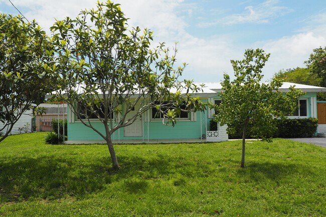 Building Photo - 10154 118th Ave