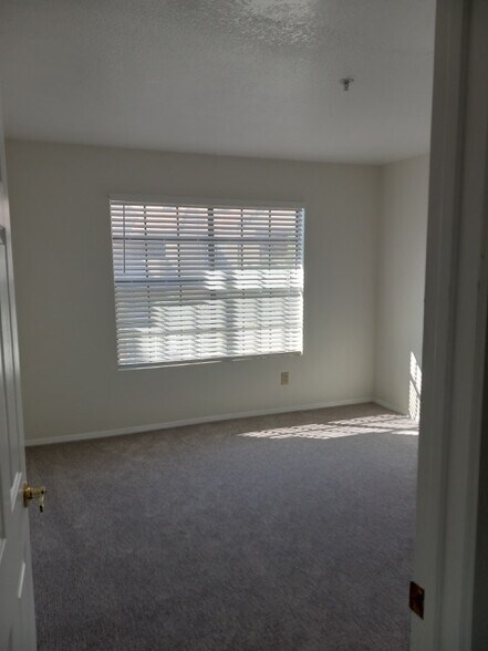 Building Photo - 5950 N 78th St