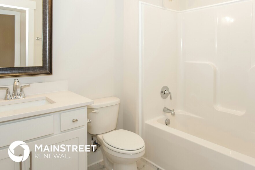 Building Photo - 14705 Greenleaf Dr