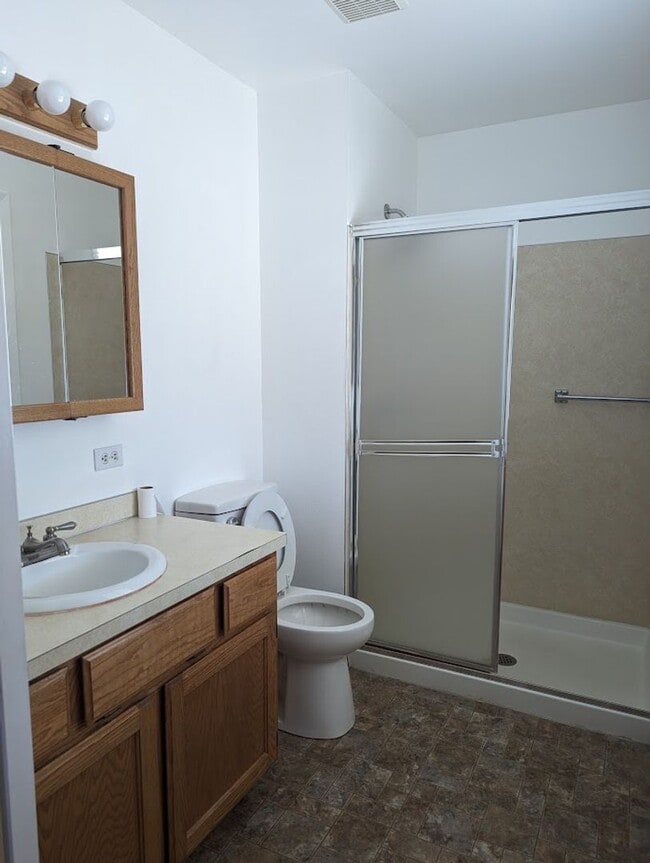 Building Photo - Attractive 3 bedroom 2 bath Condo in Wonderful Quiet Lewiston Neighborhood