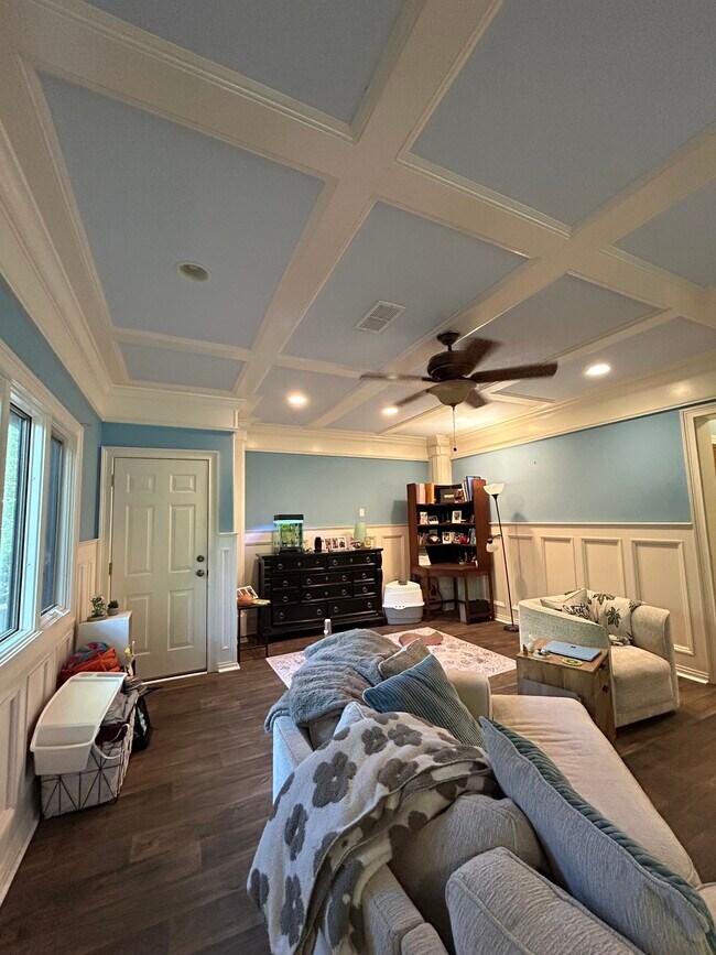 Building Photo - 2039 Riverwood Dr