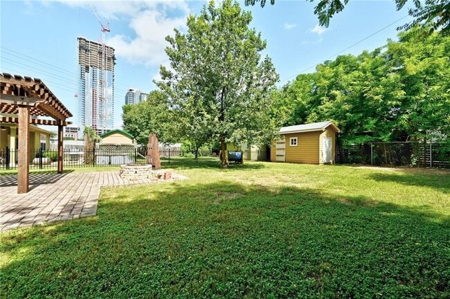 Building Photo - 1102 Clermont Ave