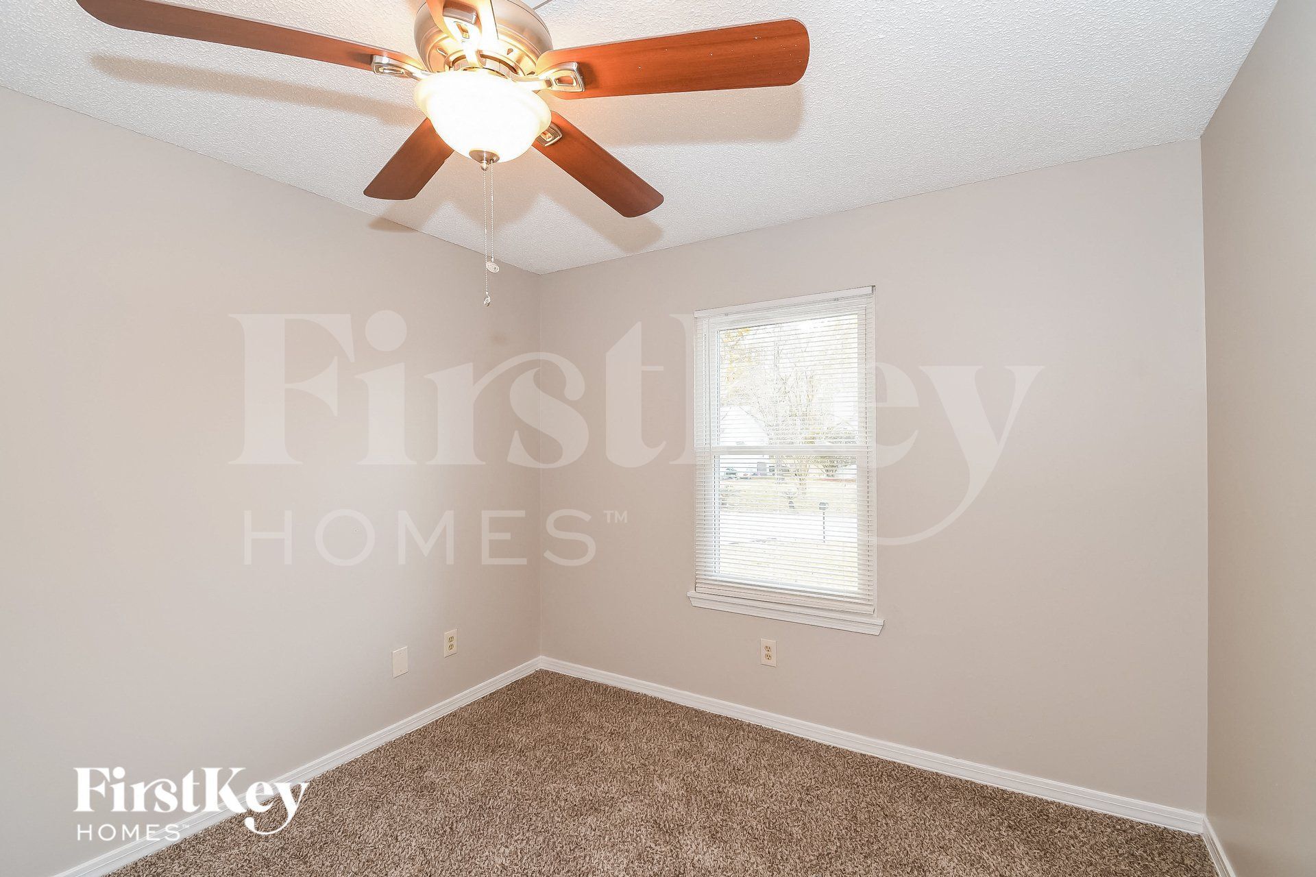 Building Photo - 1591 Twin Oak Dr W