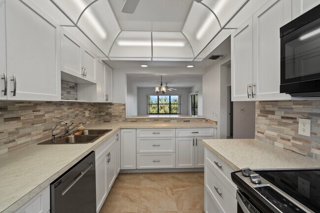 Building Photo - 6165 S Mirror Lake Dr