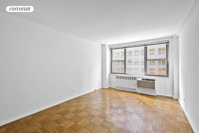 Building Photo - 209 E 56th St