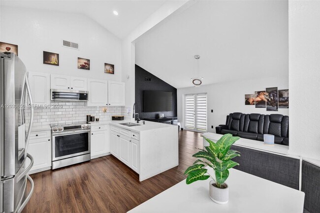 Building Photo - 1710 SW 83rd Terrace