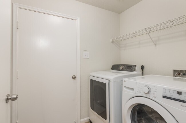 Building Photo - 13935 Prosperity Ridge Dr