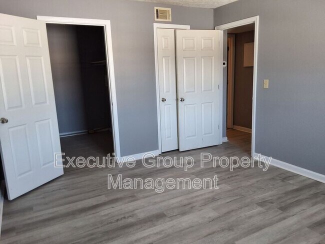 Building Photo - 365 Elmwood Dr