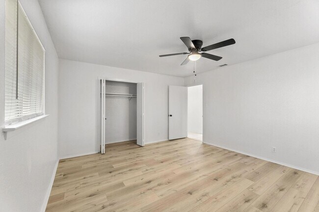 Building Photo - 11103 Renel Dr