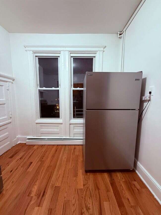 Building Photo - 110 Duncan Ave