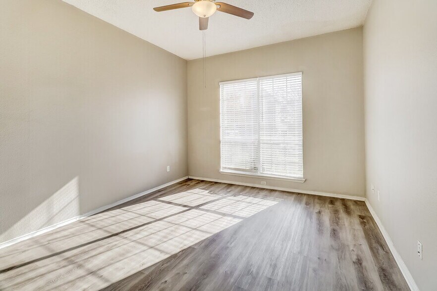 Building Photo - 1511 Springwood Dr