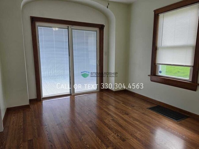 Building Photo - 1717 Bedford Ave SW