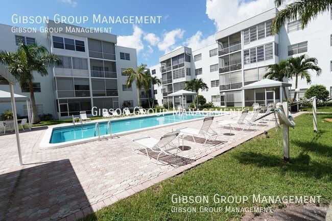 Building Photo - 3000 E SUNRISE LAKES Dr