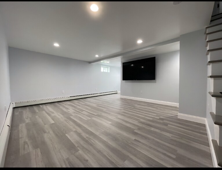 Building Photo - 139 Saunders St
