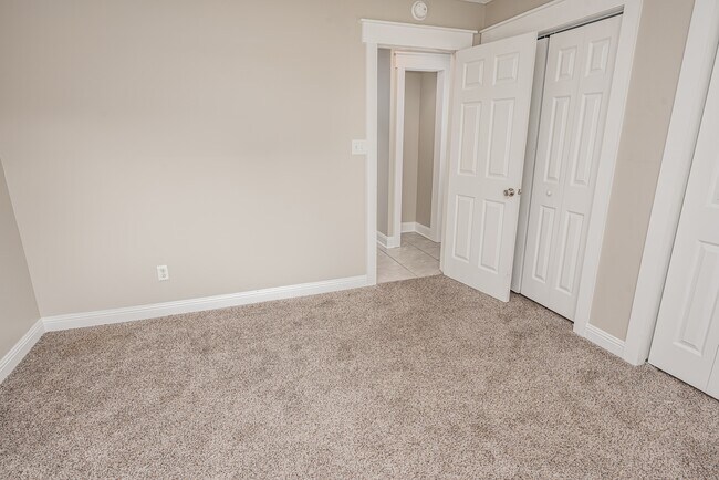 Building Photo - 5722 Gondolier Dr