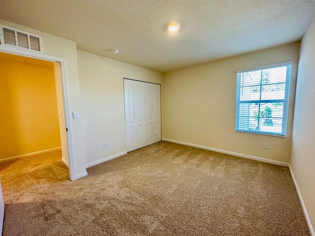 Building Photo - St. Augustine Beauty! 3/2.5 Townhome in th...