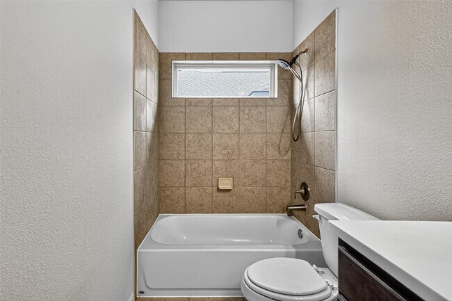 Building Photo - 1218 Hills Dr
