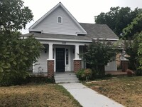 Building Photo - 3/2 Fenced yard pet friendly Gladewater