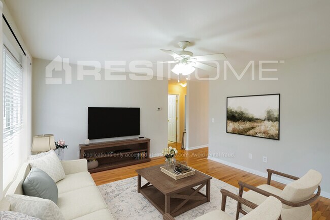 Building Photo - 1607 Wellington Dr