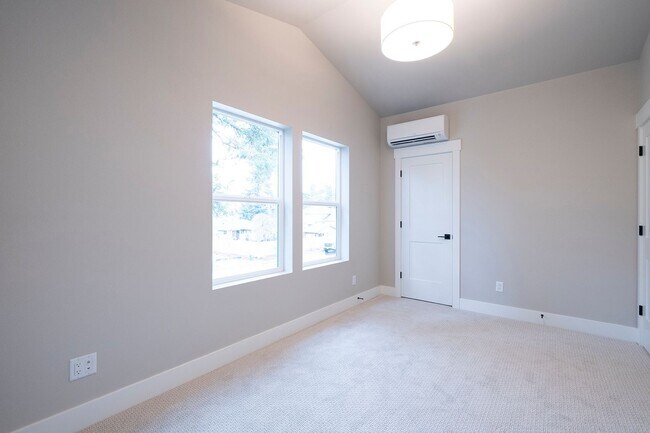 Building Photo - New Build 3 Bed, 1.5 Bath Rental Home in Centennial neighborhood!