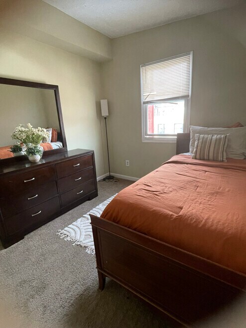 Building Photo - 888 W Lombard St