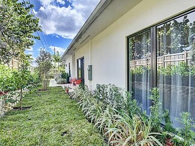 Building Photo - 2525 Oceanview Ave