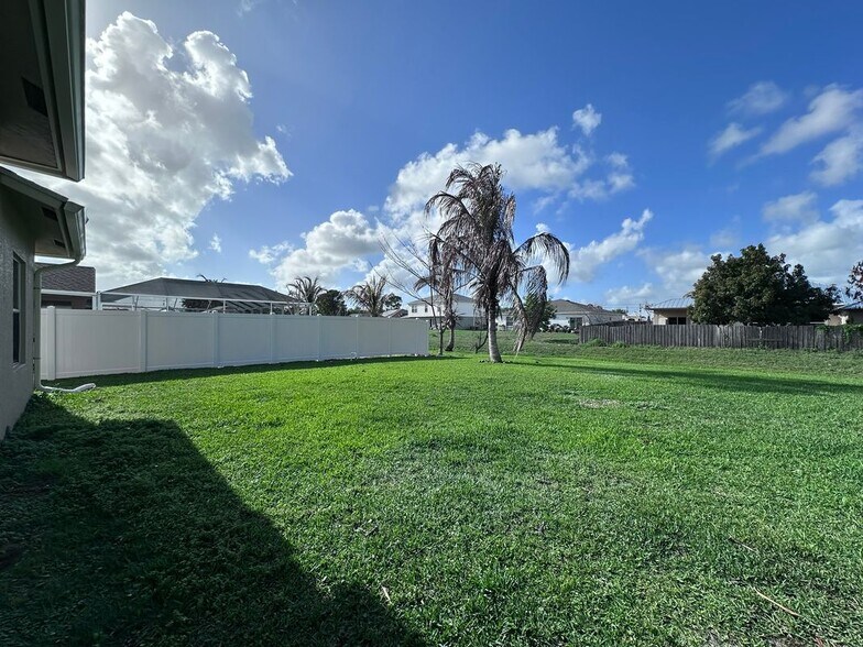 Building Photo - 6025 NW Wolverine Rd