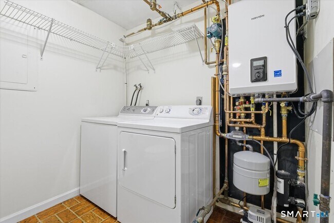 Building Photo - 194 Cherry St