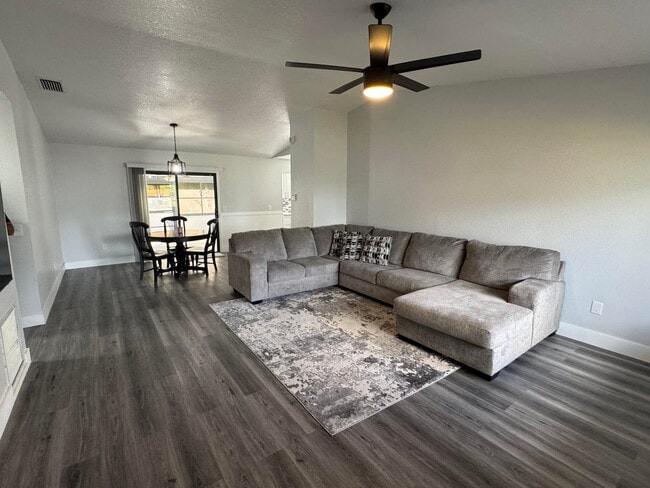 Building Photo - 2774 SE Brevard Ave