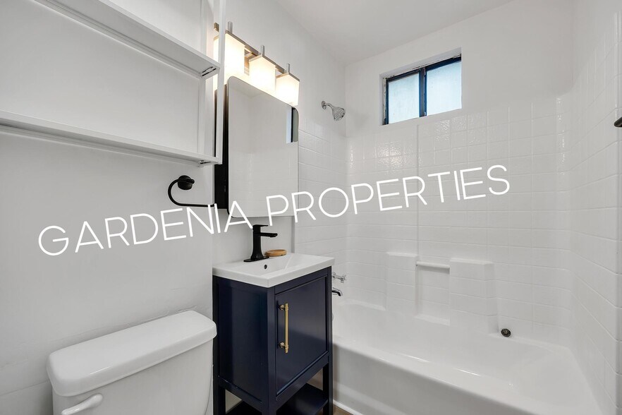 Building Photo - 1353 Placid Pl