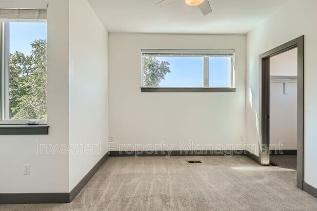 Building Photo - 3511 S Marion St