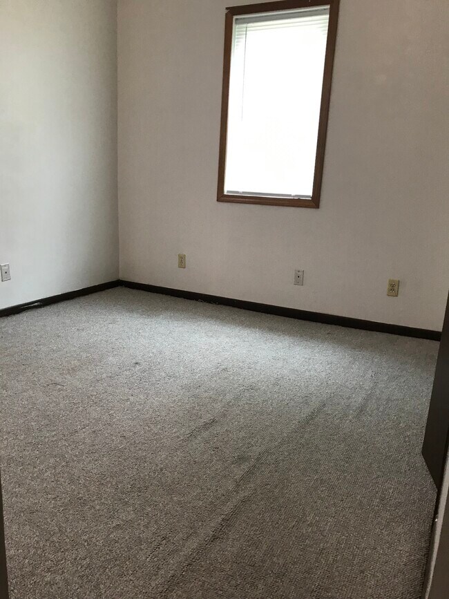 Building Photo - 1402 S 24th St