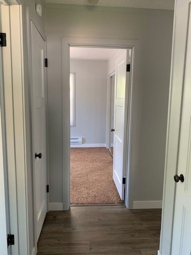 Building Photo - 3 bd., 2 bath remodeled Duplex