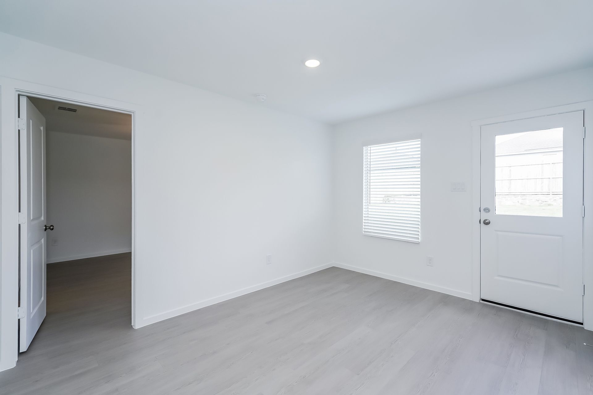 Building Photo - 2736 River Knl Ln
