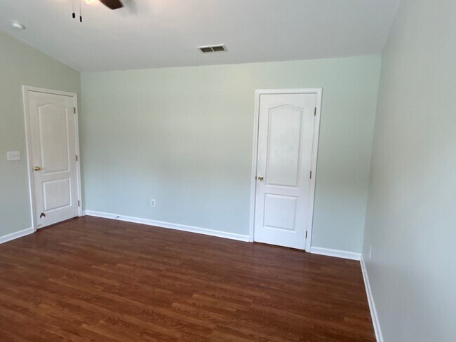 Building Photo - 3 Bed | 2.5 Bath Home in Raleigh with a Su...