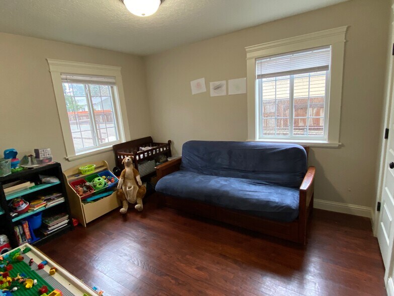 Main floor bedroom #2 - 11005 NE Hancock St