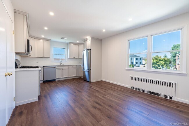 Building Photo - 107 Woodside Ave