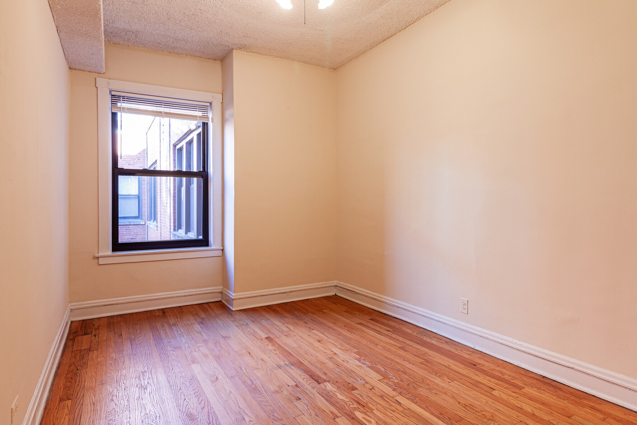 Building Photo - 3519 N Racine Ave