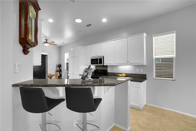 Building Photo - 515 Omar St