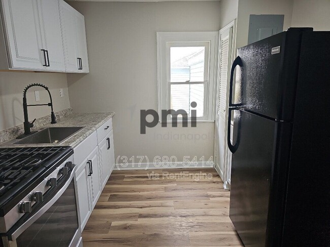 Building Photo - 303 S Fleming St